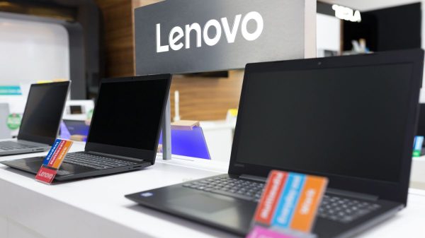 Laptop Lenovo (sumber: techradar.com)