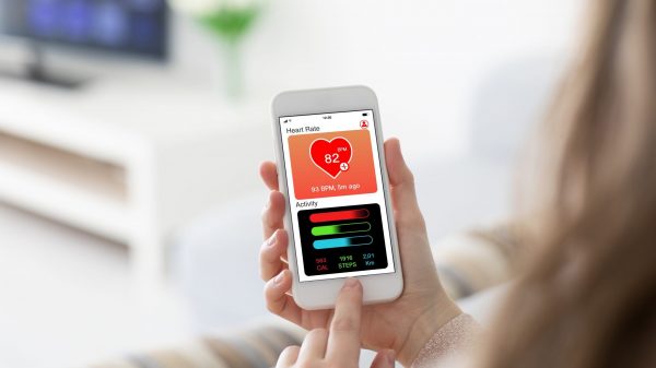 People using Apple Health (sumber: emerline.com)