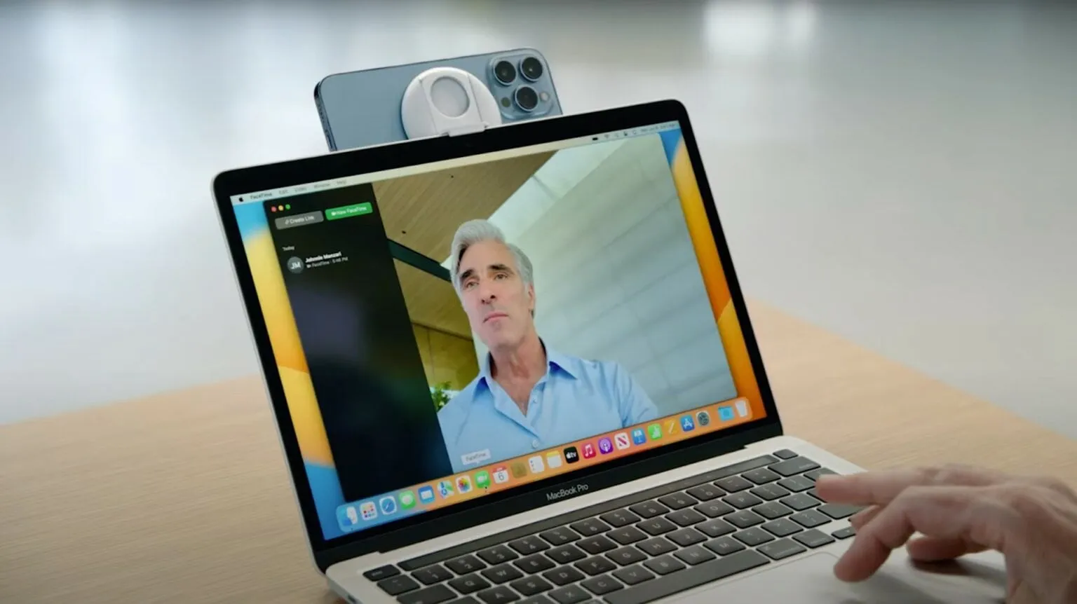 MacOS Ventura Hadirkan Fitur iPhone Jadi Webcam (sumber: cultofmac.com)