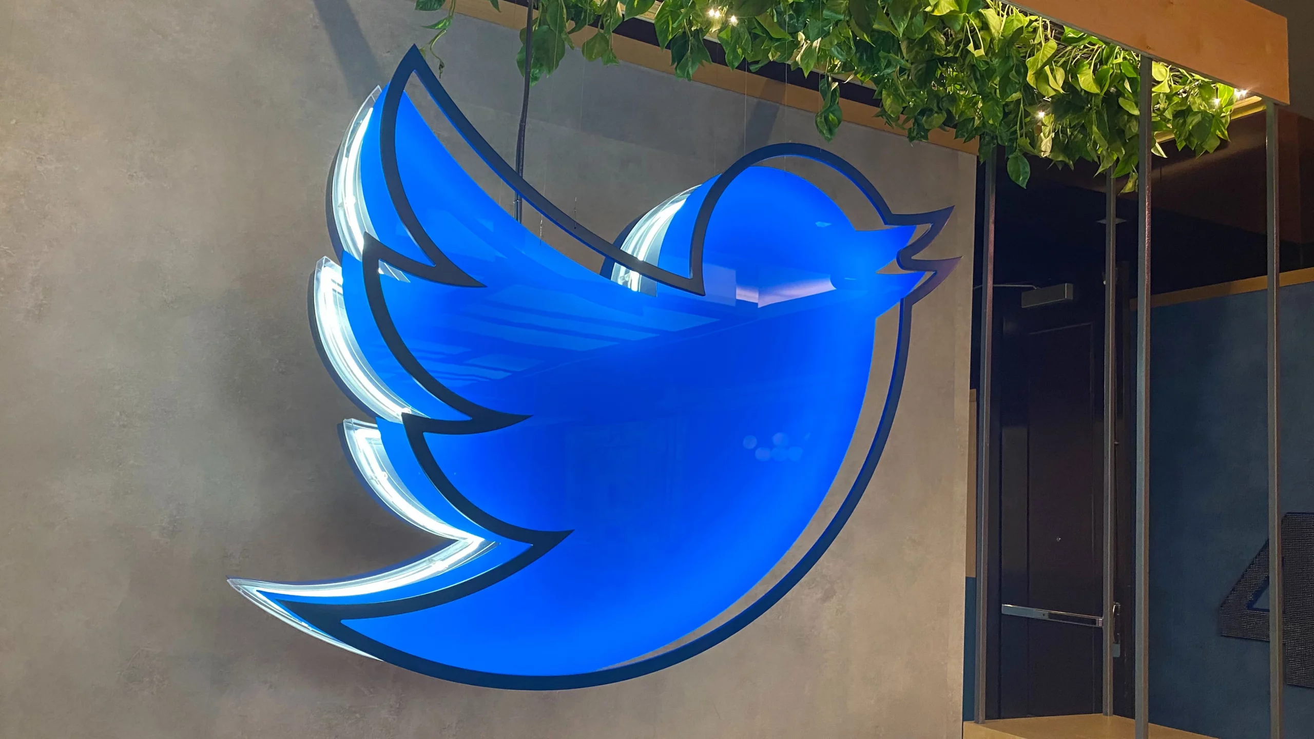 Twitter Dikabarkan Akan Hadirkan Fitur Search Subscribe (sumber: techcrunch.com)