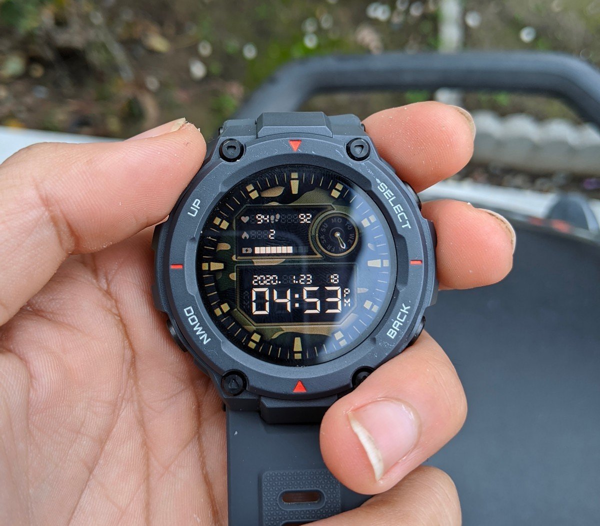 Amazfit T-Rex Pro (sumber: xda-developers.com)