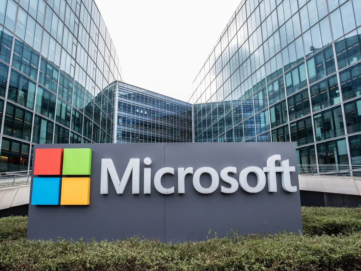 Microsoft Hentikan Fitur Deteksi Emosi dan Batasi Pengenalan Wajah (sumber: theguardian.com)