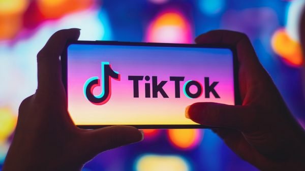 TikTok Luncurkan AI Green Screen Dapat Ubah Teks Jadi Gambar (sumber: nylon.com)