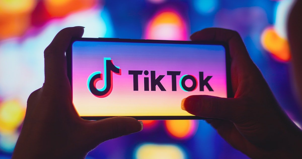 TikTok Luncurkan AI Green Screen Dapat Ubah Teks Jadi Gambar (sumber: nylon.com)