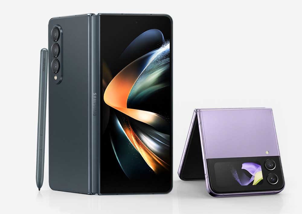 Samsung Galaxy Z Fold4 (kiri) dan Z Flip4 5G (kanan)