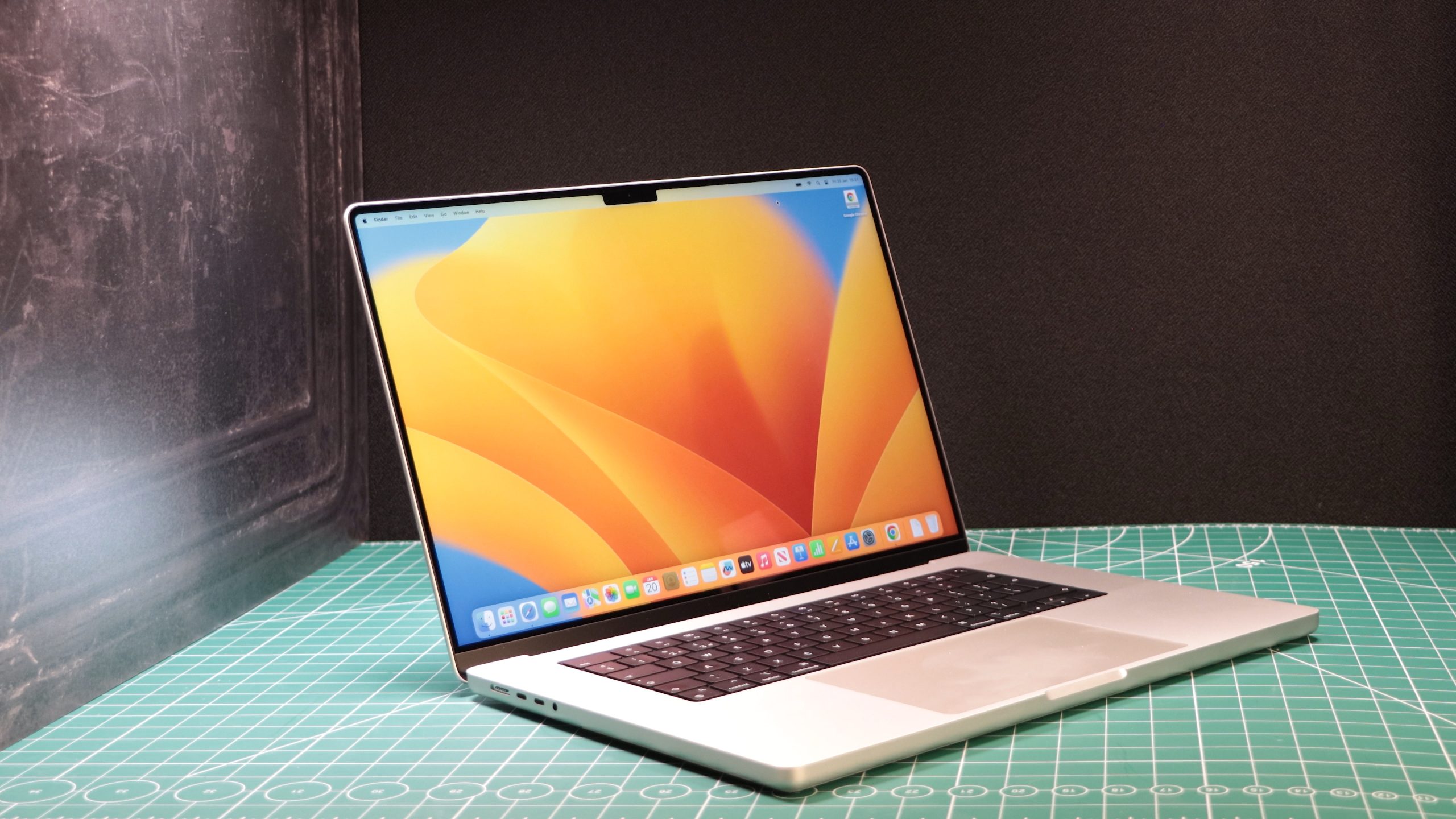 SSD Lebih Lambat, MacBook Pro 14 Inci 2023 Dikritik Unbox.id