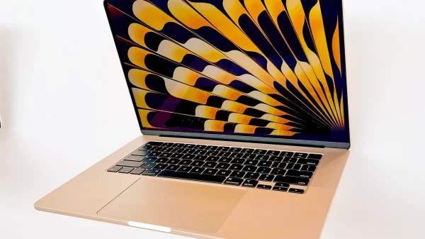 MacBook Air 15 Inci_1aapple