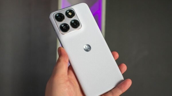 Motorola Edge 70 Fusion warna putih