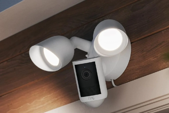 Ring Floodlight Cam generasi kedua