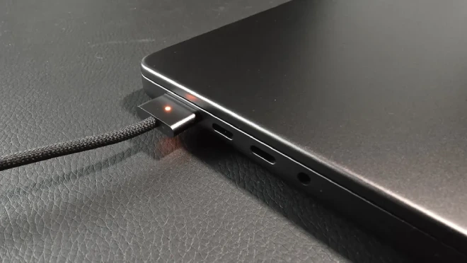 Colokan charger MacBook Pro M5