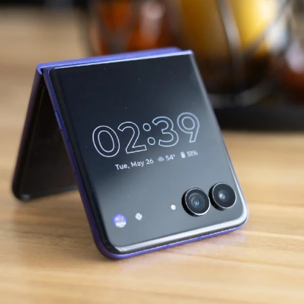 Hp lipat Motorola Razr Ultra 2026