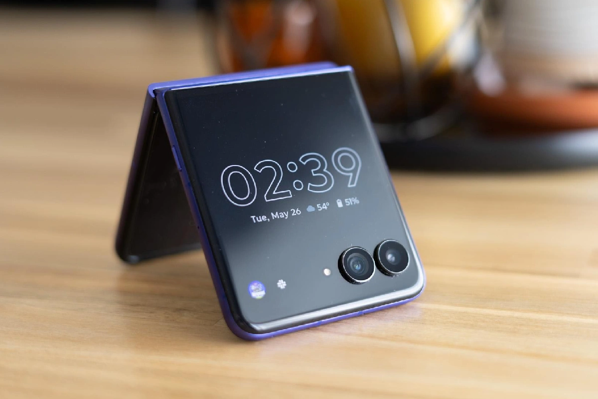 Hp lipat Motorola Razr Ultra 2026