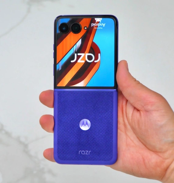 Razr Ultra (2026) Varian Orient Blue