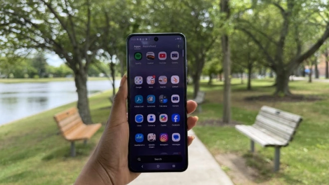 Smartphone lipat Motorola Razr Ultra (2026)